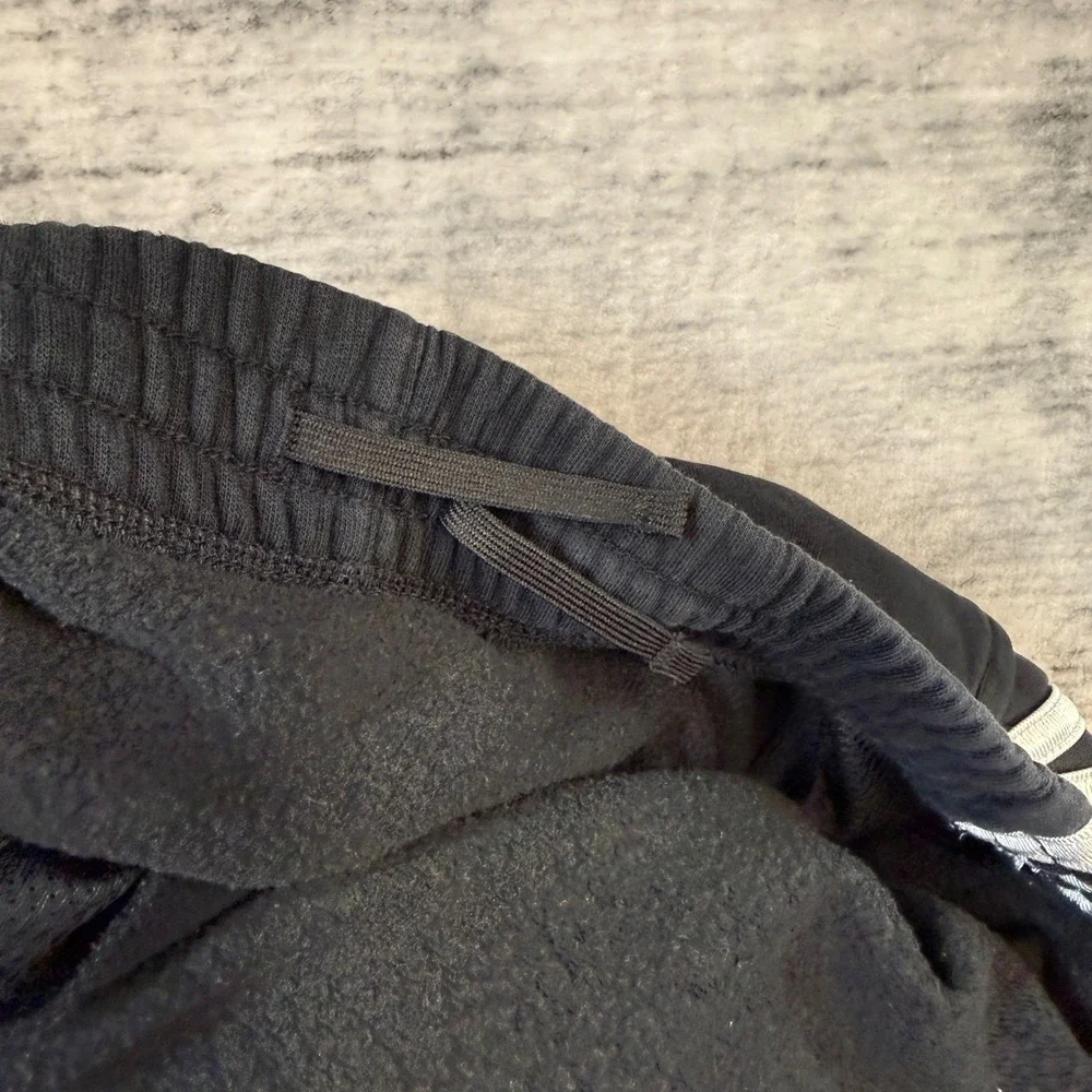 Adidas Boys Black White 3 Stripe Fleece Joggers Sweatpants Size Large‎ 14/16